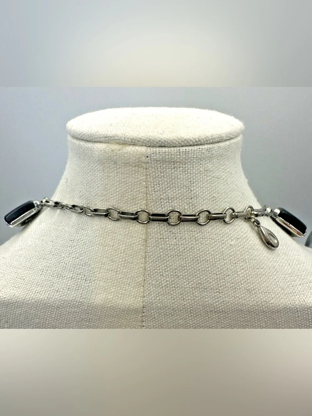 Lisner Blue/Gray Moonglow and Silver Tone Thermoset Lucite Necklace Vtg